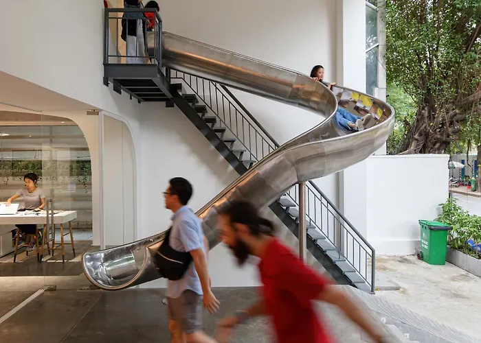 Meander SaigonHostel